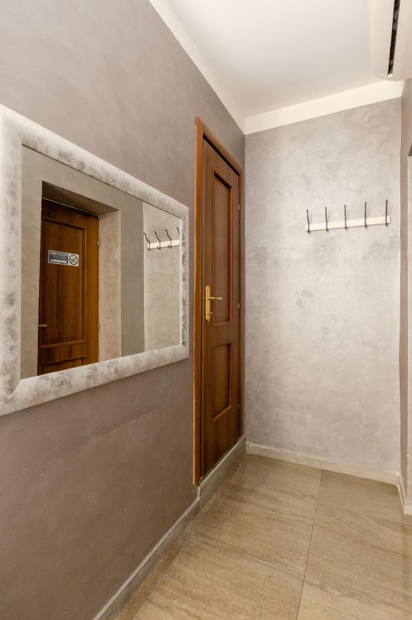 Appartamento 4-Bdr Apt Among Colosseum&Termini 10-People Roma Esterno foto